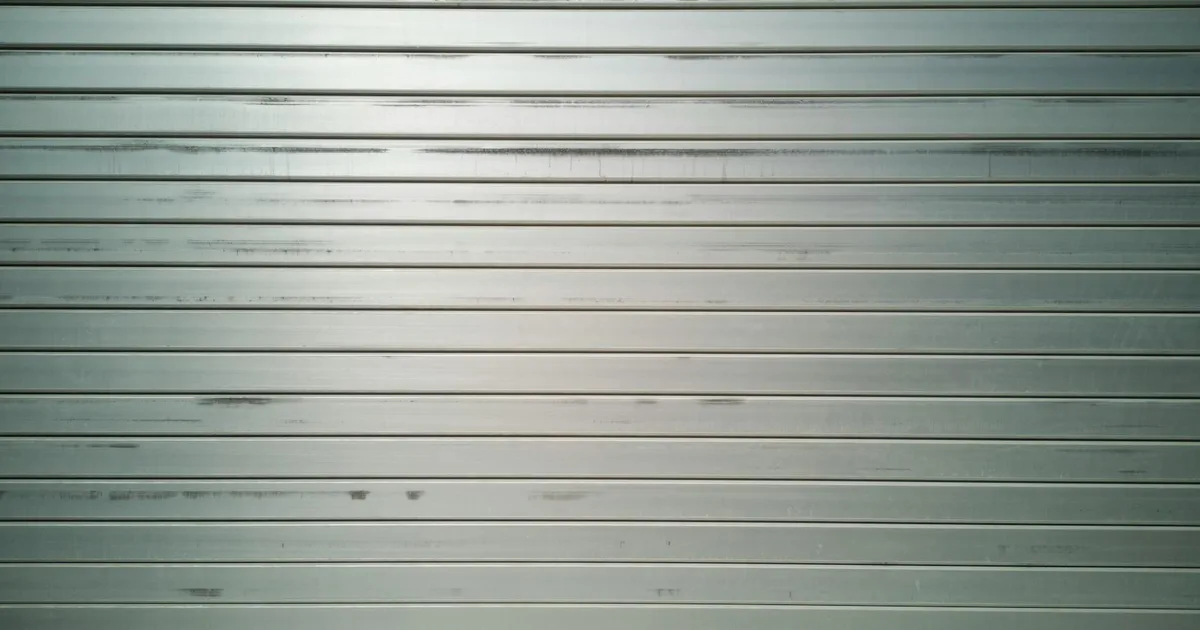 Nettoyage Rideau Métallique à Marseille - Méthodes et Astuces Pro en